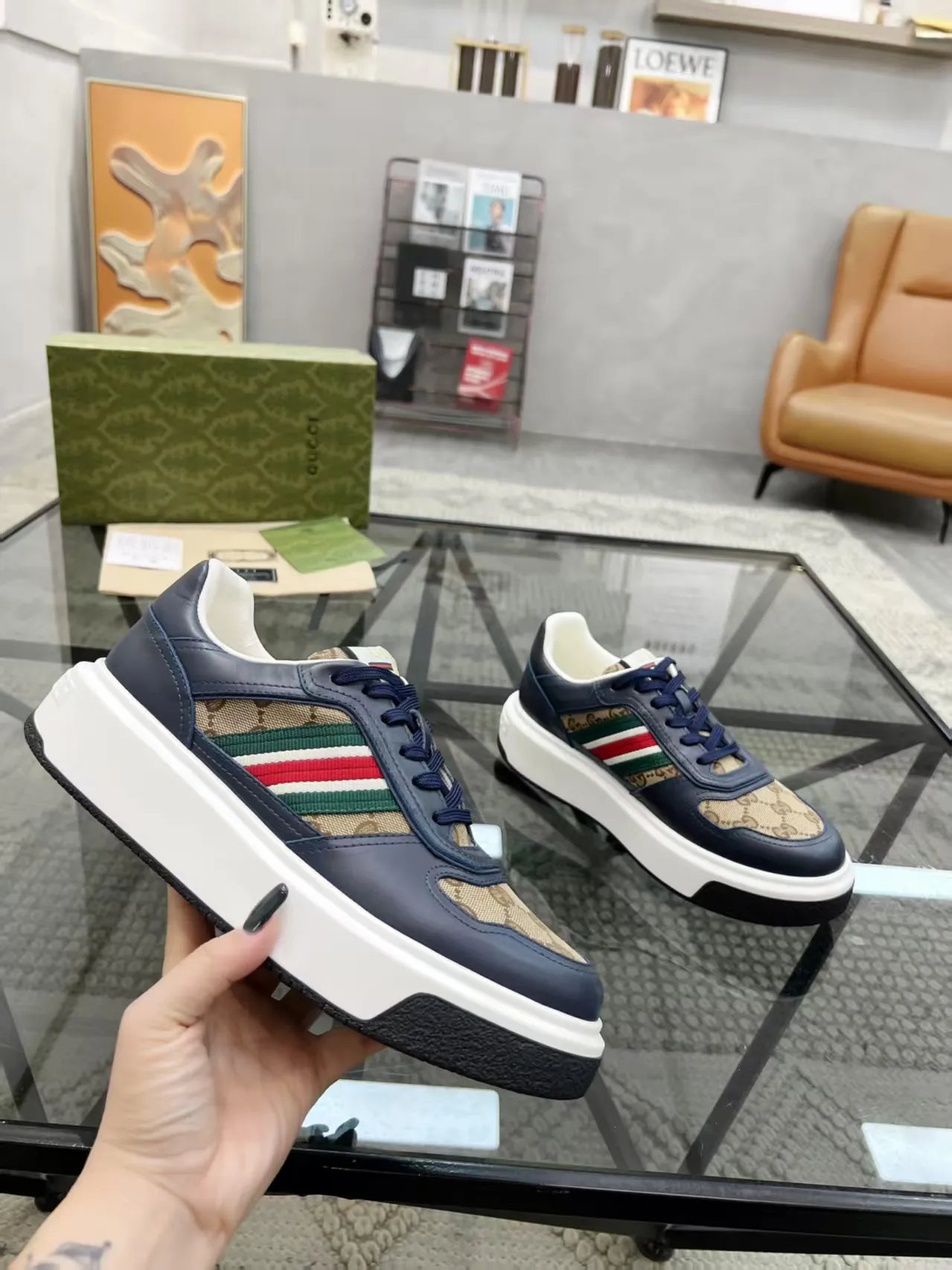 P460 new men's shoes GUCCI [Lightning] latest shoes are shipped. Original quality, fashionable, special materials, sheepskin lining, new packaging. The foot feels super comfortable and the workmanship is impeccable. Size: 38-45
